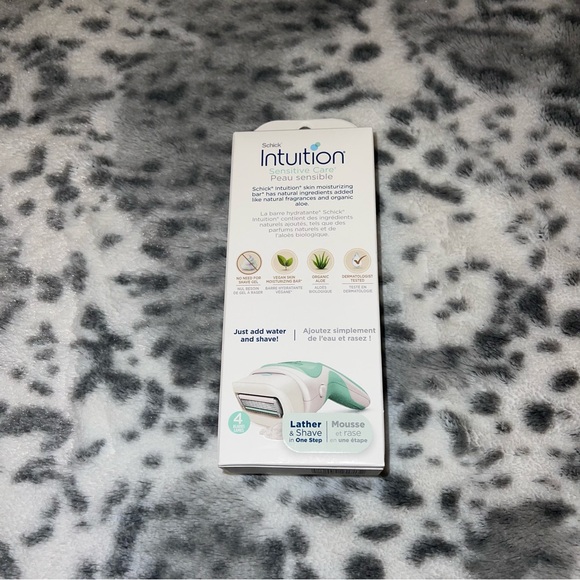 Schick Intuition Razor - Picture 7 of 8